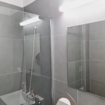 Lovely Ultracentral With Parking Apartman *
