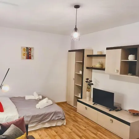 Lovely Ultracentral With Parking Apartman *