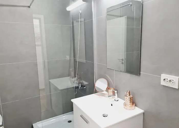 Lovely Ultracentral With Parking *